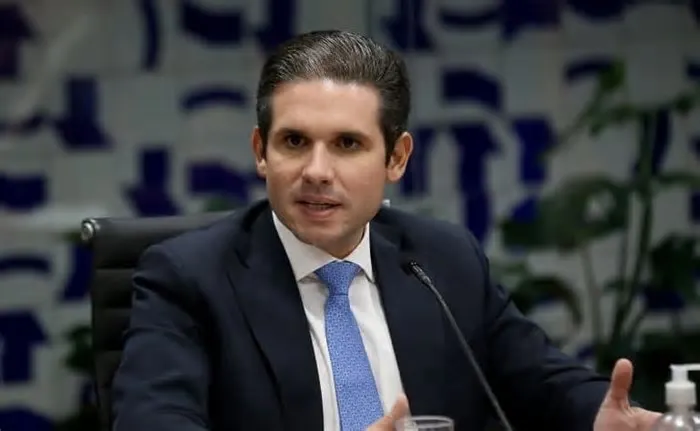 O presidente da Câmara dos Deputados, Hugo Motta (Republicanos-PB), anunciou hoje que convocou para a tarde de amanhã (16) ...