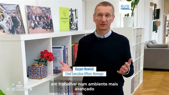 Os robôs com IA já embalam, selecionam e classificam artigos em armazéns de e-commerce como os humanos fariam, só que de ...