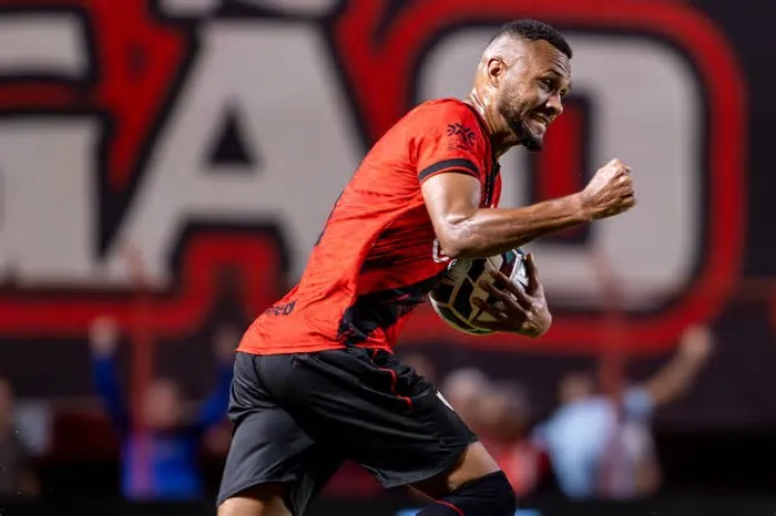 Atlético-GO busca empate heroico contra o CRB após estar perdendo por 3 a 0 pela Série B; veja gols, lances e situação na ...