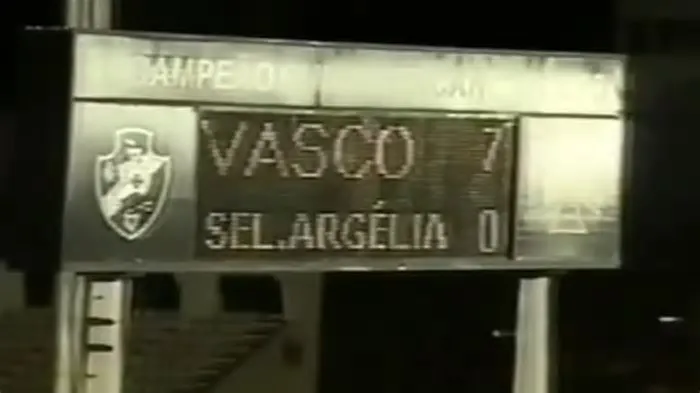 Entre as ocasiões em que enfrentou seleções nacionais ao longo de sua história, poucas foram tão marcantes como Vasco x ...