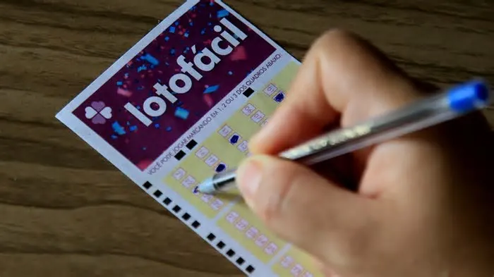 O sorteio do concurso 3703 da Lotofácil foi realizado nesta sexta (5). O prêmio da loteria é conquistado pelo apostador que ...