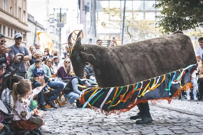 Neste sábado, 13, o clima de arraiá toma conta... Neste sábado, 13, o clima de arraiá toma conta do bairro Ingleses com uma ...