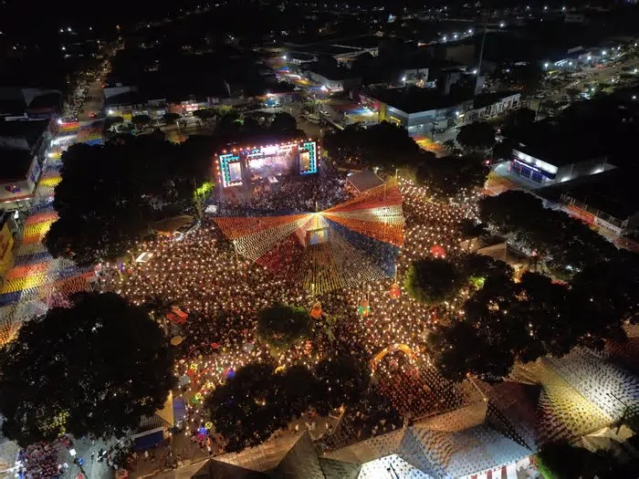 Entre os dias 06 e 23 de junho, a cidade de Santo Estêvão celebra o São João 2026 com muita música e tradição cultural junina ...