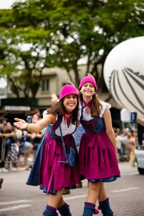 A 41ª Oktoberfest Blumenau terá uma novidade especial na programação: um desfile extra no dia 12 de outubro. Com isso, a ...