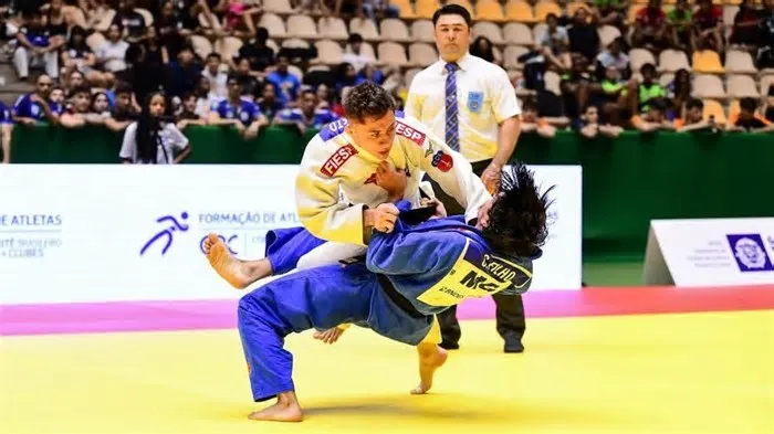 A única categoria que não teve um clube gaúcho no pódio foi a meio-leve (até 52 kg) feminina. O ouro foi de Rafaela Rodrigues ...
