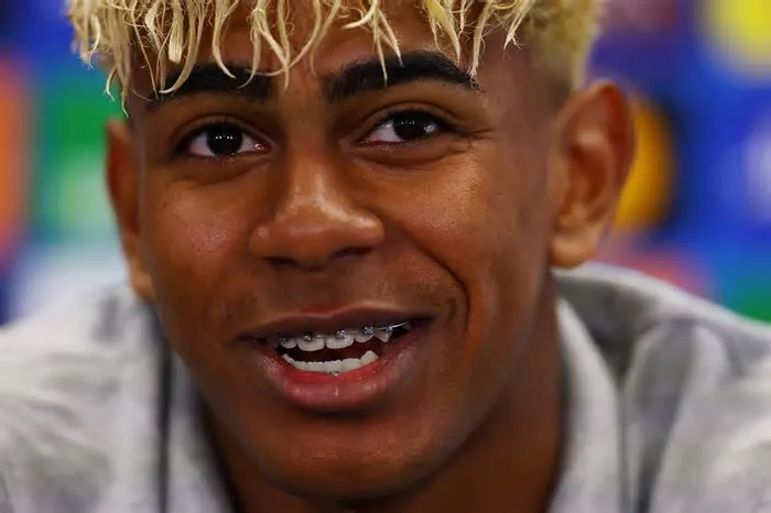 Em tom direto, o jogador do Barcelona colocou Lionel Messi em um patamar acima de qualquer discussão e ainda destacou Neymar ...