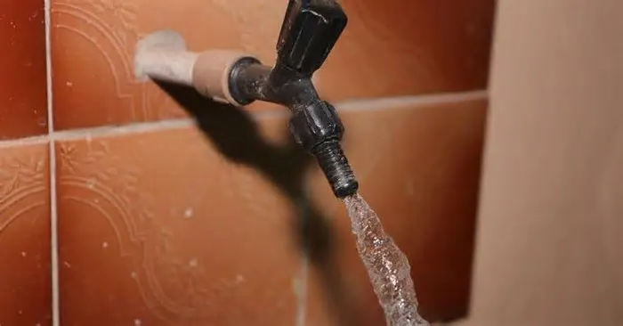 O Departamento Municipal de Água e Esgotos (Dmae) programou quatro manutenções no sistema de abastecimento de água entre esta ...
