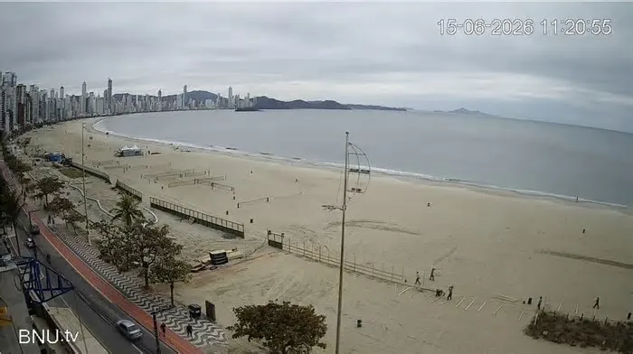 As obras do trecho 3 da reurbanização da orla da Praia Central de Balneário Camboriú começaram nesta segunda-feira (15).