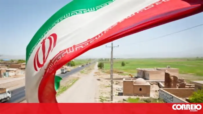 Um alto funcionário iraniano revelou que ao abrigo do memorando de entendimento com os Estados Unidos, Teerão aceita não ...