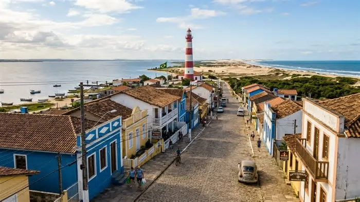 Encravada num istmo entre a Lagoa dos Patos e o Oceano Atlântico, Mostardas guarda casario açoriano do século XVIII e ...