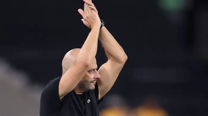 Em seu primeiro trabalho como técnico, o português Franclim Carvalho vive momento instável à frente do Botafogo, ...