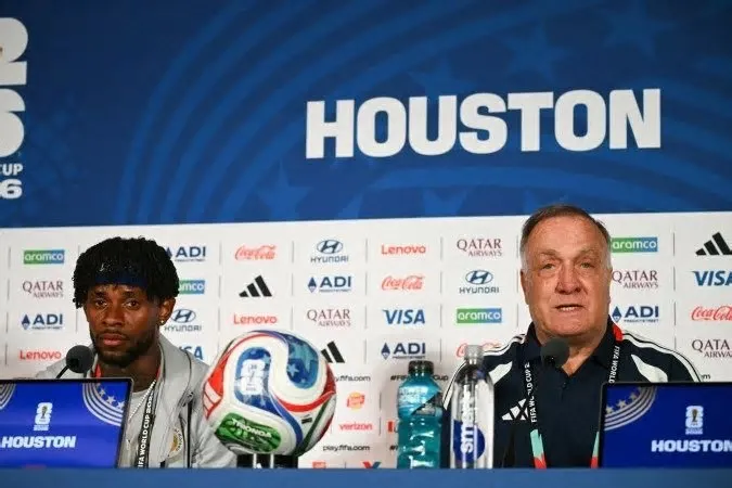 Meio-campista de Curaçao, Leandro Bacuna, assume a responsabilidade de levar alegria a uma nação que disputa um Mundial pela ...