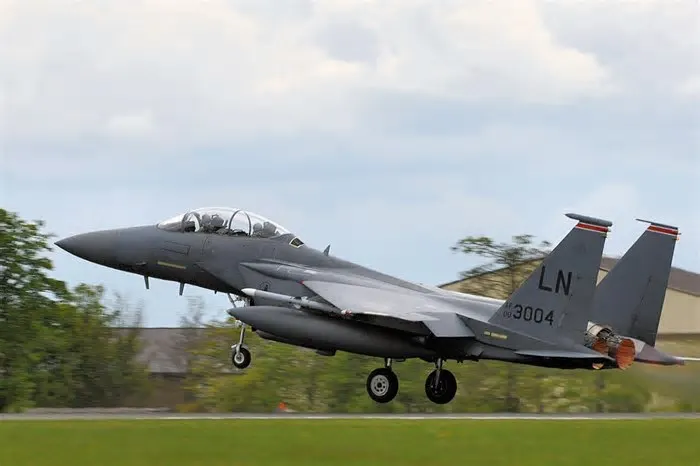 Os Estados Unidos planejam reduzir significativamente o número de aeronaves de combate que disponibilizam para operações da ...