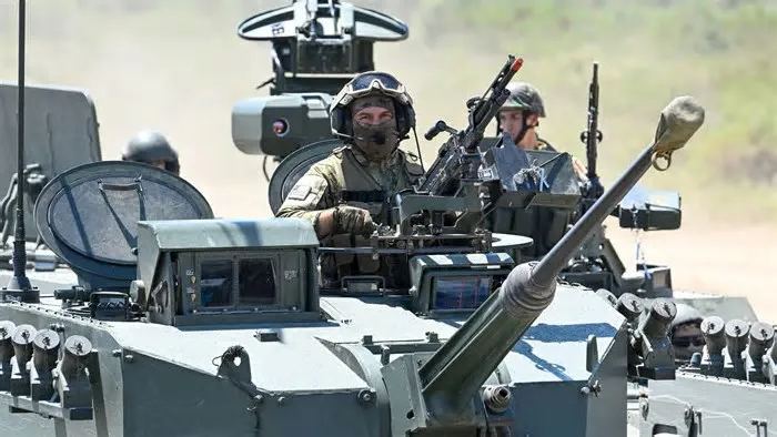 L'OTAN annonce une baisse des effectifs de la KFOR au Kosovo, citant une stabilisation sécuritaire. La Suisse, avec 215 ...