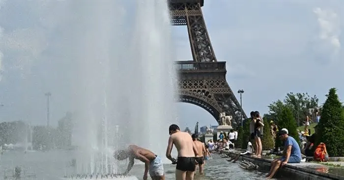 Uma intensa onda de calor atinge grande parte da Europa nesta terça-feira, 23, colocando cidades como Roma, Paris, Madri e ...