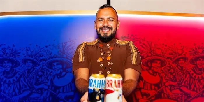 Conheça Ronan Marinho, responsável por traduzir a energia do Festival de Parintins em ilustrações para as latas ...