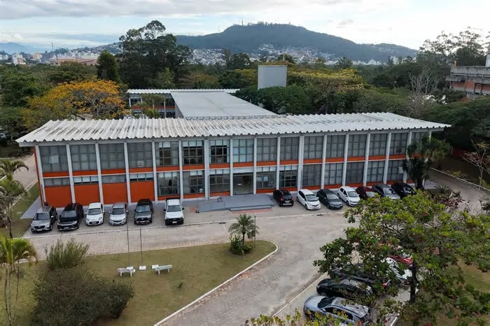 O jogo do Brasil da Copa do Mundo vai alterar o expediente e atendimento do serviço público de Santa Catarina nesta ...