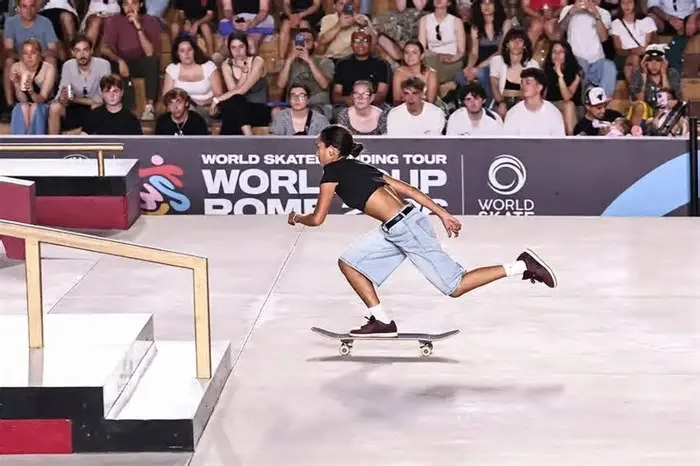 Rayssa Leal voltou às competições neste domingo (21), mas não conseguiu subir ao pódio na etapa da Copa do Mundo de Skate ...