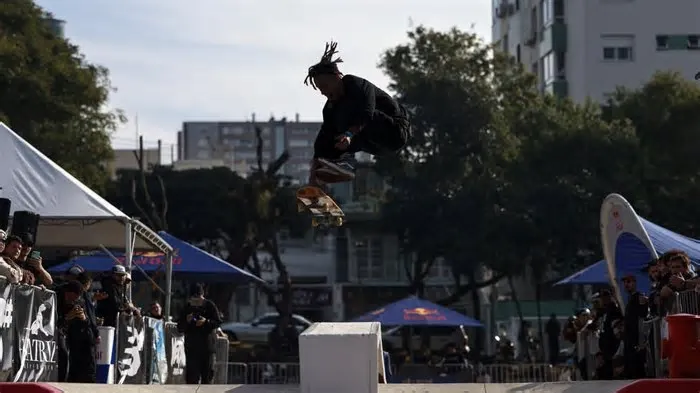 Celebrado internacionalmente como “Go Skateboarding Day”, o evento reuniu dezenas de skatistas com música, arte e premiações ...