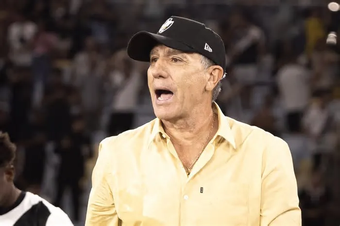 Renato Gaúcho se despede do Vasco, agradece ao clube e destaca passagem em comum acordo após 18 jogos na temporada.