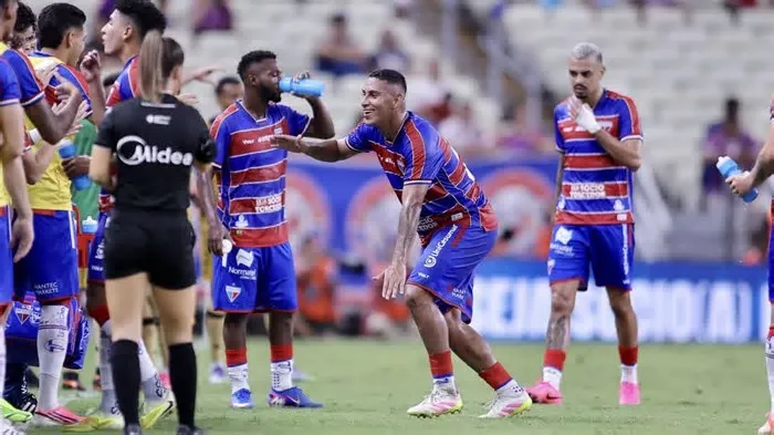 Em duelo de muita tradição na Série B, o Fortaleza derrotou o Sport por 2 a 1 neste domingo (28), no Castelão, ultrapassando ...
