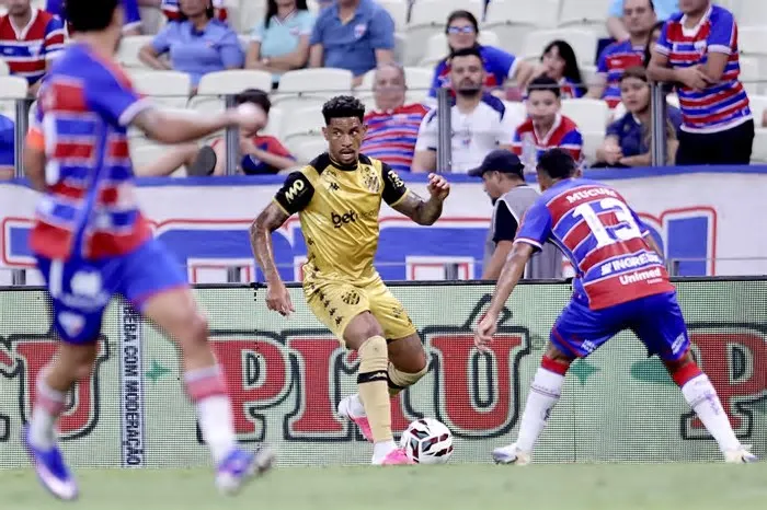 Neste domingo, com gol no fim, o Fortaleza venceu o Sport por 2 a 1, na Arena Castelão, em Fortaleza (CE), pela 15ª rodada da ...