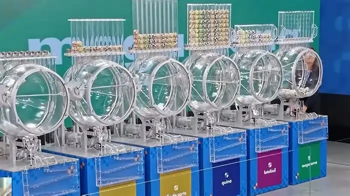 A Mega-Sena que poderia pagar até R$ 12 milhões, neste sábado (13), teve o sorteio adiado pela Caixa Econômica Federal em ...