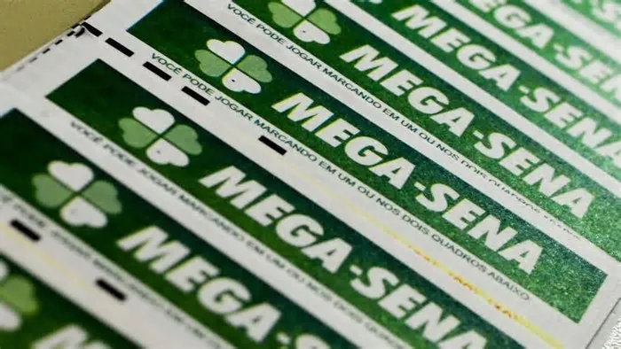 Ninguém acertou as seis dezenas da Mega-Sena sorteada neste domingo, 14. Com isso, o prêmio principal acumulou de novo e ...