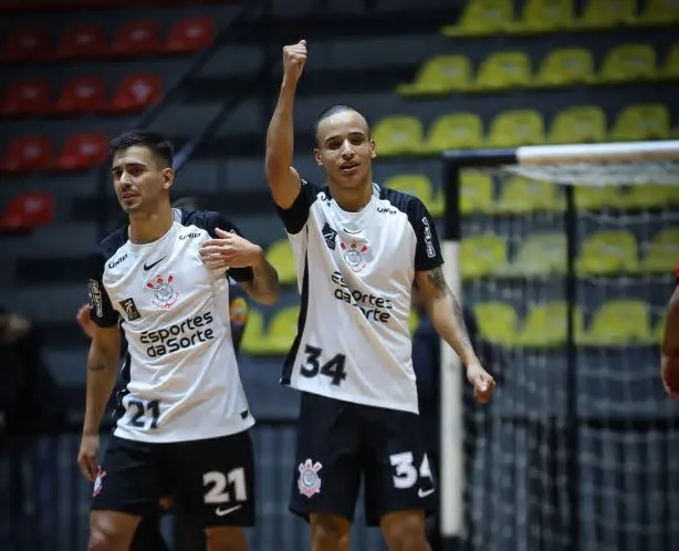 O Corinthians venceu o Tubarão Futsal por 3 a 1 na noite deste sábado, pela décima rodada da Liga Nacional de Futsal (LNF). A ...