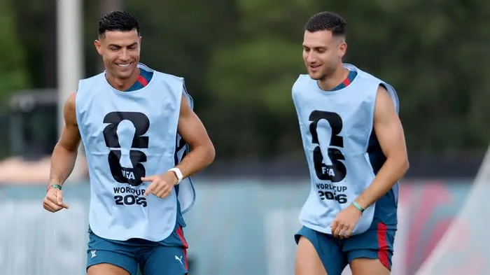Diogo Dalot defende Cristiano Ronaldo após o início vacilante de Portugal na Copa do Mundo, afirmando que a seleção estava ...