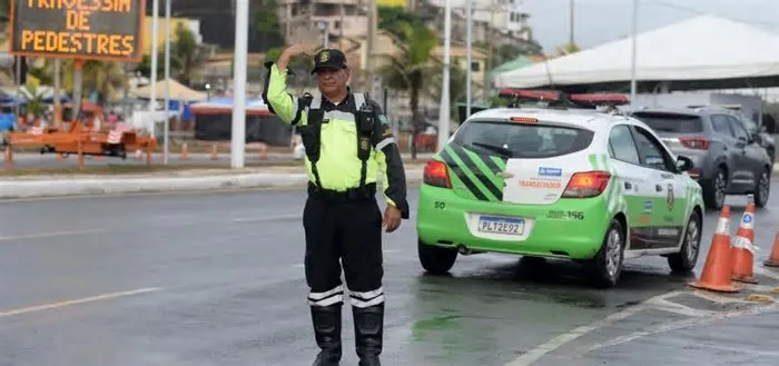 Interdições, desvios e barreiras serão implantados em diferentes bairros da capital para garantir a realização das atividades ...