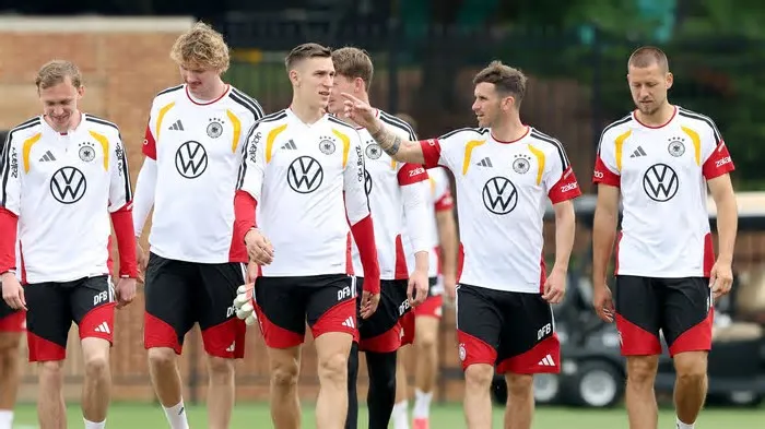 Os jogadores da seleção alemã arcarão com as despesas de viagem de 600 torcedores do país, que viajarão de ônibus para ...