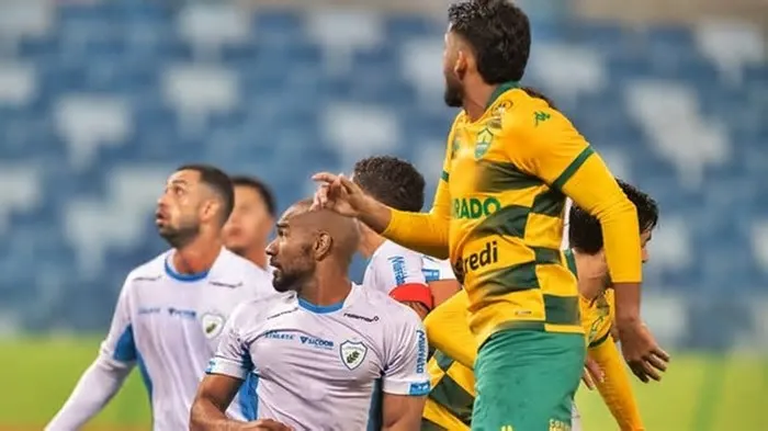 O Londrina Esporte Clube (LEC) flertou com uma vitória crucial para deixar a zona de rebaixamento da Série B do Campeonato ...