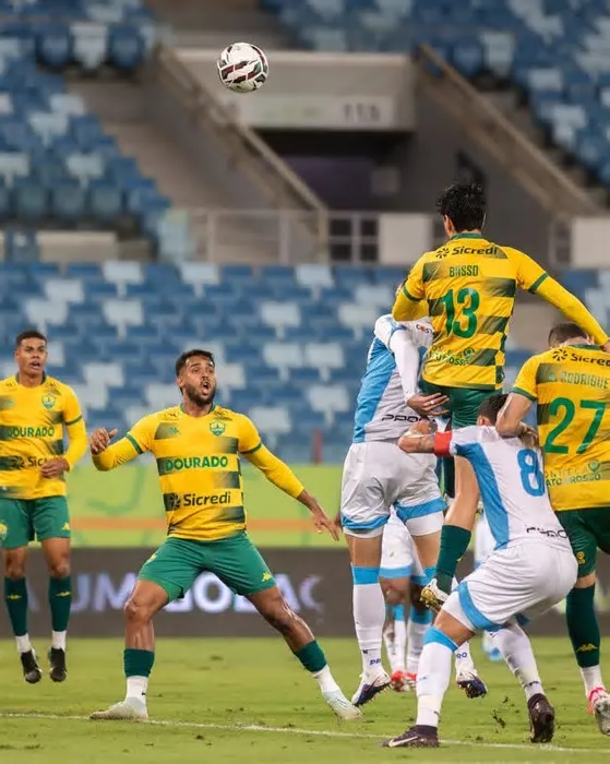 Apesar de ter largado atrás por dois gols de diferença, o Cuiabá buscou o empate contra o Londrina esta noite, por 2 a 2, em ...
