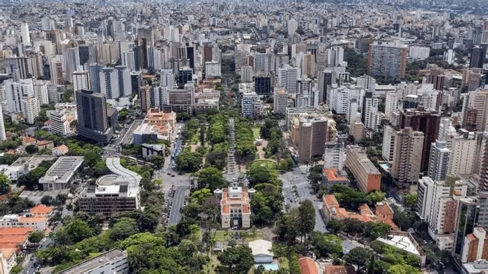 Planejada em 1897 com inspiração parisiense, Belo Horizonte virou uma das capitais mais procuradas por quem quer trocar de ...