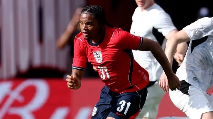 Jude Bellingham, estrela do Real Madrid, elogiou Rio Ngumoha, do Liverpool, depois que o jovem estreou pela seleção principal ...
