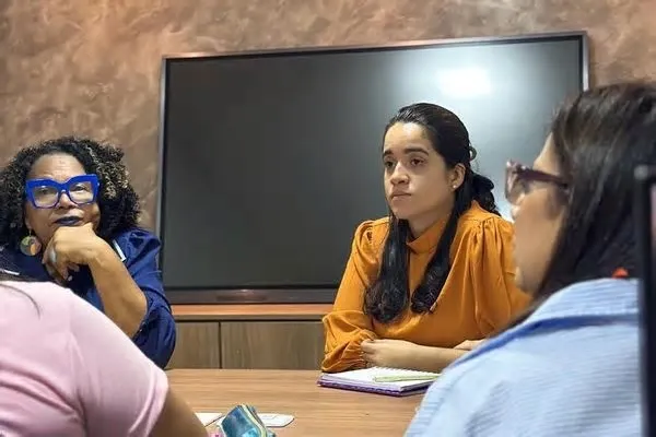 E a Secretaria de Estado da Mulher, sob a coordenação de Marília Albuquerque, visando fortalecer, o resgate da política ...