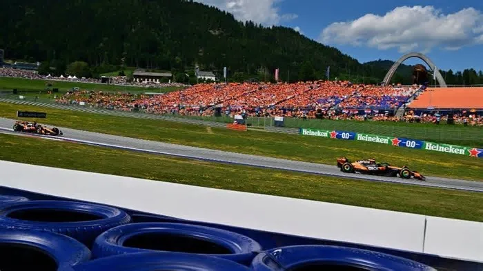 McLaren dominou a prova na Áustria em 2025. Andrej ISAKOVIC / AFP A oitava etapa da temporada 2026 da Fórmula 1 ocorre neste ...
