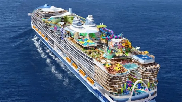O cruzeiro Legend of the Seas, considerado o maior do mundo, vai fazer a primeira viagem em julho. O navio conta com 28 ...