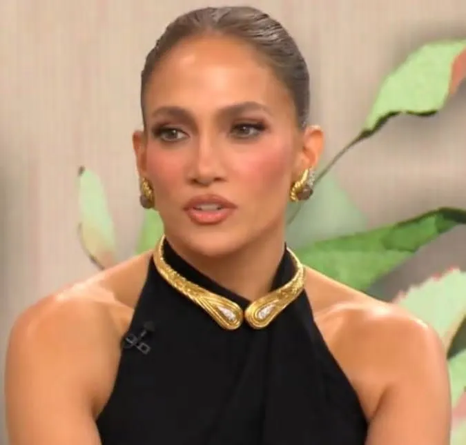 Jennifer Lopez viveu um momento de grande emoção ao ver o filho Maximilian Muñiz, de 18 anos de idade, se formando no Ensino ...