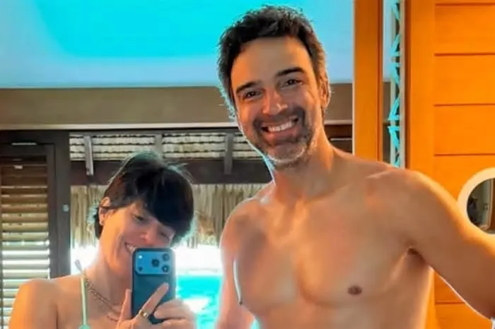 O apresentador Tadeu Schmidt, do Big Brother Brasil, posou ao lado da esposa, Ana Cristina Schmidt, e arrancou suspiros dos ...
