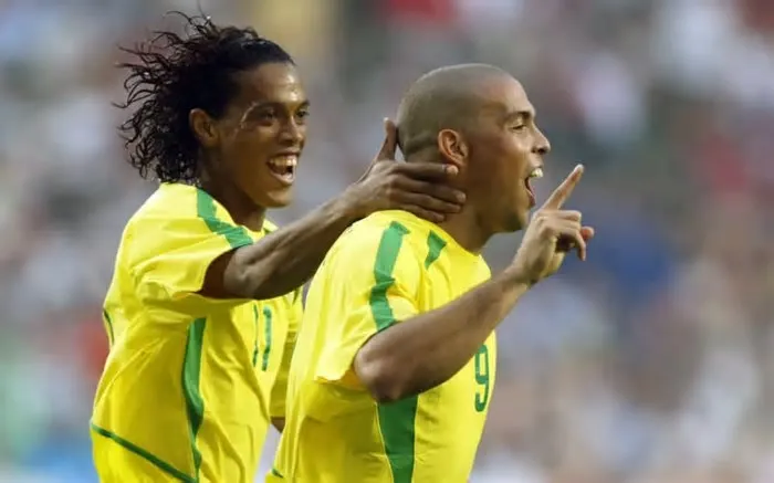 De acordo com informações publicadas pelo Gazzetta dello Sport ( Itália ), Ronaldinho Gaúcho firmou vínculo com o Ravenna FC, ...