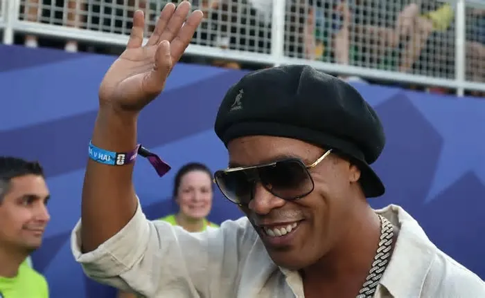 Aos 46 anos, Ronaldinho Gaúcho deve assinar com time da terceira divisão da Itália em projeto audacioso após a Copa do Mundo ...