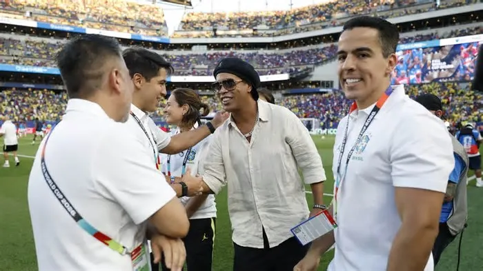 O craque Ronaldinho Gaúcho, de 46 anos, surpreende e anuncia retorno aos gramados para jogar pelo Ravenna, da terceira ...