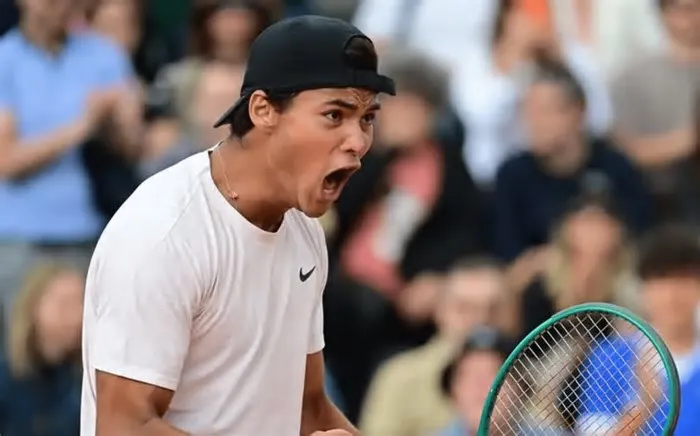 Aos 17 anos, brasileiro vence favorito americano na final em Paris e entra para um grupo seleto do tênis nacional ...