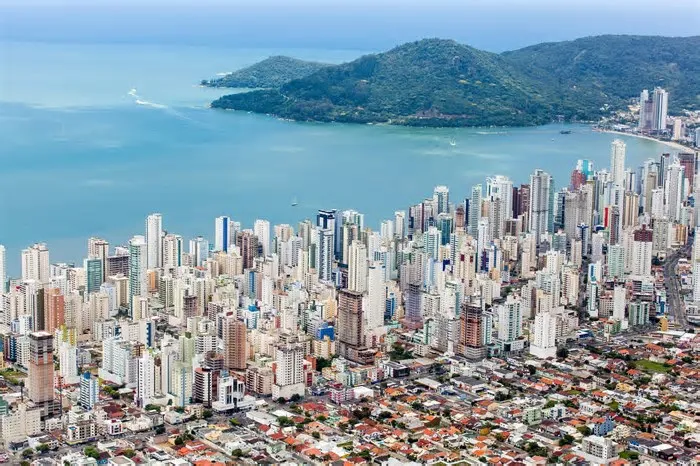 Balneário Camboriú aprova lei que leva arranha-céus de até 150 metros para os bairros. Veja como a nova verticalização ...