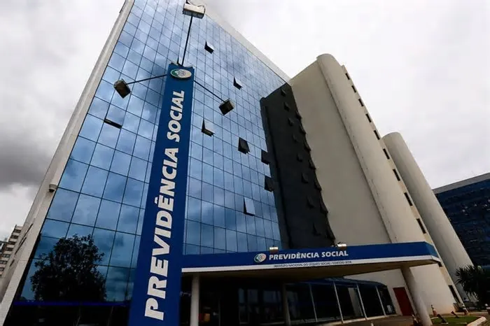 O Brasil já soma mais de 20 mil aposentados com idade igual ou superior a 100 anos recebendo benefícios do Instituto Nacional ...