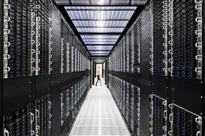 A China inaugurou, em maio, as operações de seu primeiro data center submarino, o Shanghai Lingang Undersea Data Center ...