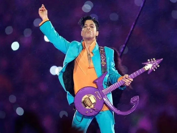 Prince se consolidou como um dos grandes nomes da música mundial ao transformar o modo como o pop, o funk e o rock dialogam ...