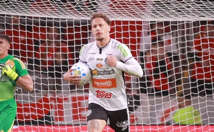 A janela de transferências abre apenas no dia 20 de julho, ou seja, após o fim da Copa do Mundo. Porém, o Santos avalia o ...